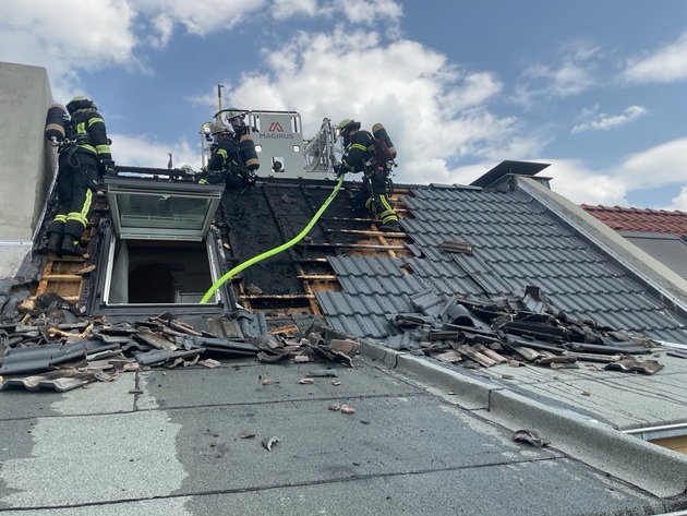 FW-DO: Dachstuhlbrand im Kreuzviertel - niemand wurde verletzt