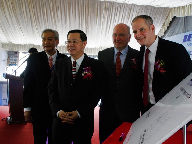 Mit Umweltbewusstsein und Kundennähe zum Weltmarktführer -  ZESTRON / Dr. O. K. Wack Chemie GmbH eröffnet neues Produktions- und Entwicklungszentrum in Malaysia (FOTO)