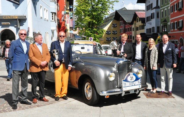 Abenteuer Alpenrallye. Automobilklassiker erobern die schönsten Alpenstraßen. - BILD