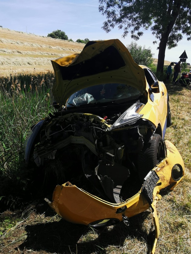 POL-STD: 51-jährige Autofahrerin bei Unfall im Alten Land verletzt