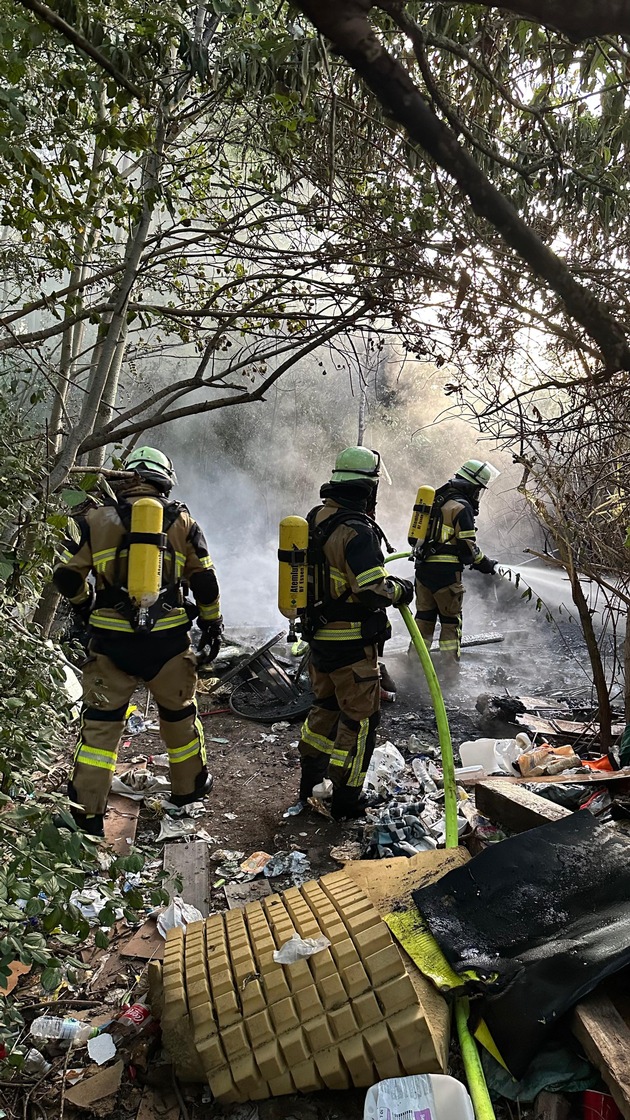 FW-E: Brennender Unrat sorgt für Rauchenentwicklung über dem Essener Ostviertel