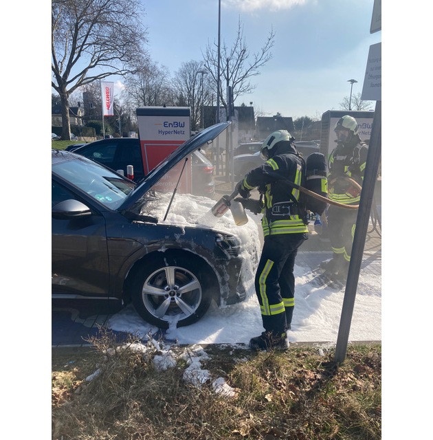 FW Mettmann: Geschäftiger Samstagvormittag für die Feuerwehr Mettmann