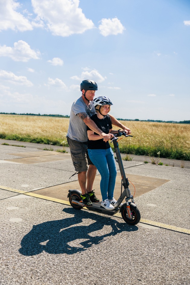 Unfallrisiko E-Scooter / ADAC Studie wertet Unfallursachen und Verletzungsmuster aus / Kinder und Jugendliche immer häufiger betroffen / Helme schützen vor schweren Verletzungen