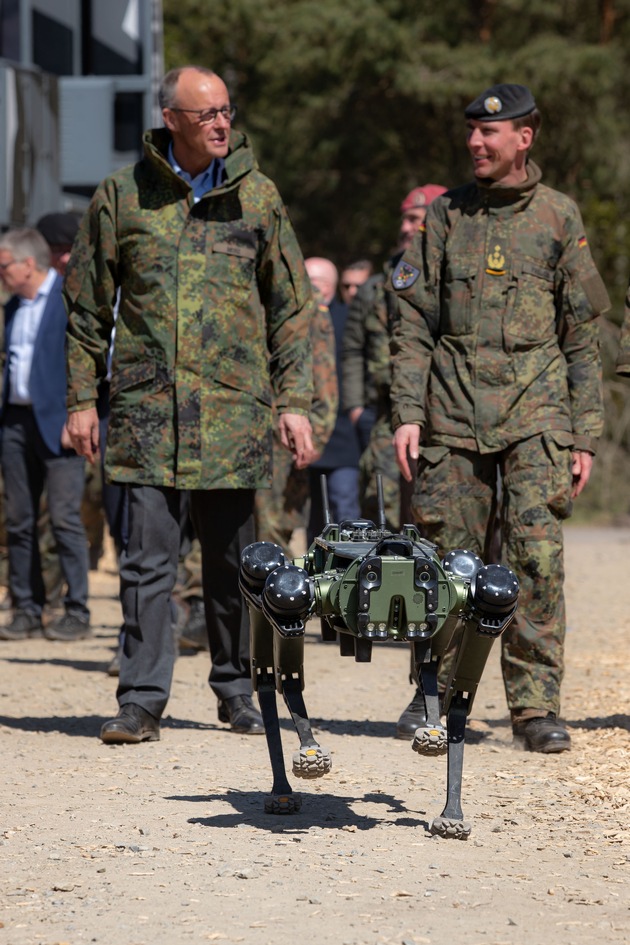 Bundeskanzler besucht Lehr- und Versuchs&uuml;bung des Heeres