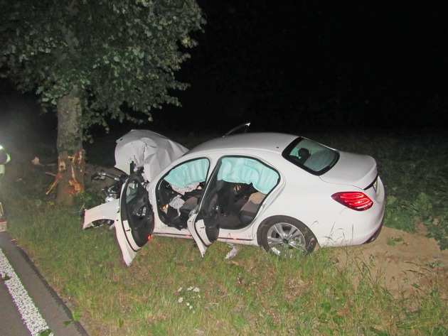 POL-ME: Schwerer Verkehrsunfall fordert zwei Verletzte und 40.000 Euro Sachschaden - Mettmann - 2006086