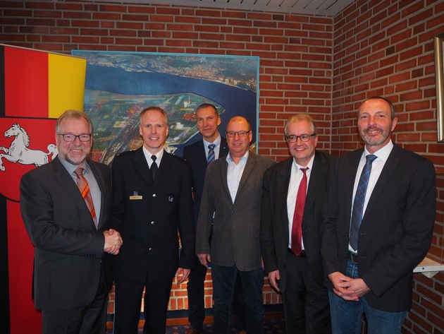 POL-OLD: +++ Führungswechsel beim Polizeikommissariat Nordenham +++ Polizeipräsident Johann Kühme überträgt die Leitung an Patrick Hublitz