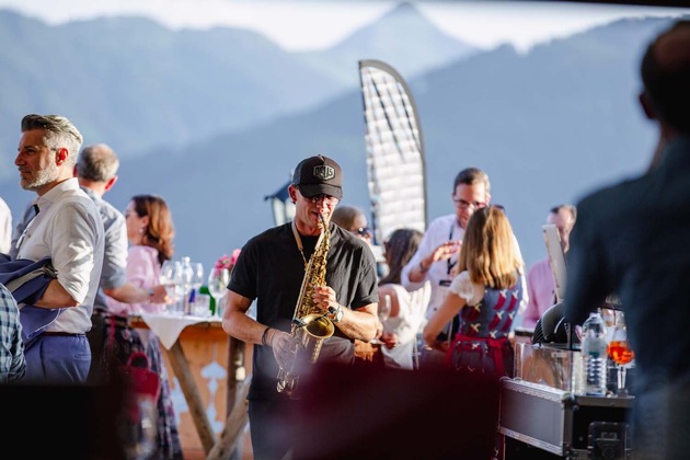 AI Summit Kitzbühel: Per Gondel zum KI-Gipfel auf 1.700m. Markus Lanz moderiert am 18. Juni 2026 an der Hahnenkamm-Bergstation.