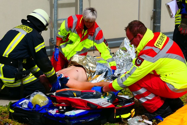 FW-HAAN: Ausbildungstag fördert Zusammenarbeit von Rettungsdienst, Feuerwehr und Krankenhaus