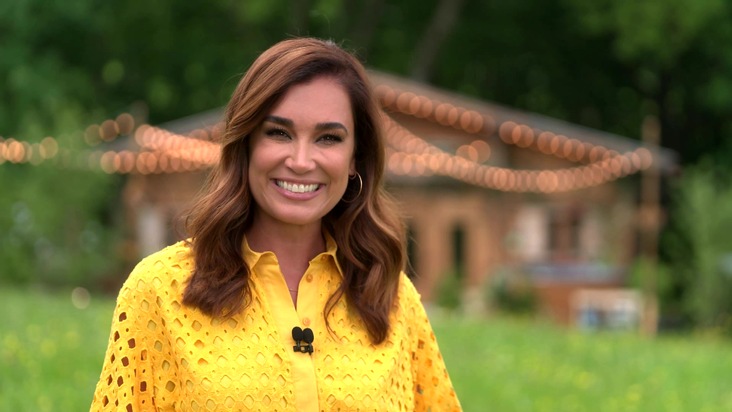 "Let´s Love - Eine Hütte voller Liebe"- Singles gesucht für neue Dating-Show bei RTLZWEI mit Jana Ina Zarrella