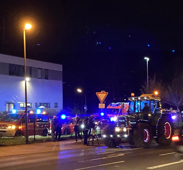 FW-EN: Feuerwehr Hattingen begrüßt Treckerkonvoi