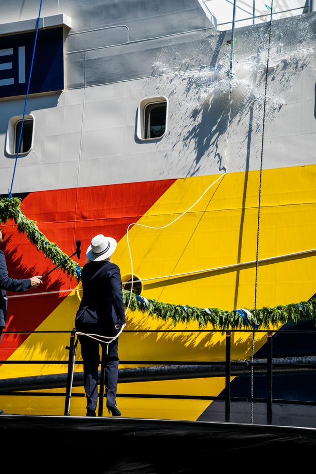 BPOLP Potsdam: Bundespolizeischiff &quot;NEUSTADT&quot; am Warnemünder Cruise Center feierlich in Dienst gestellt