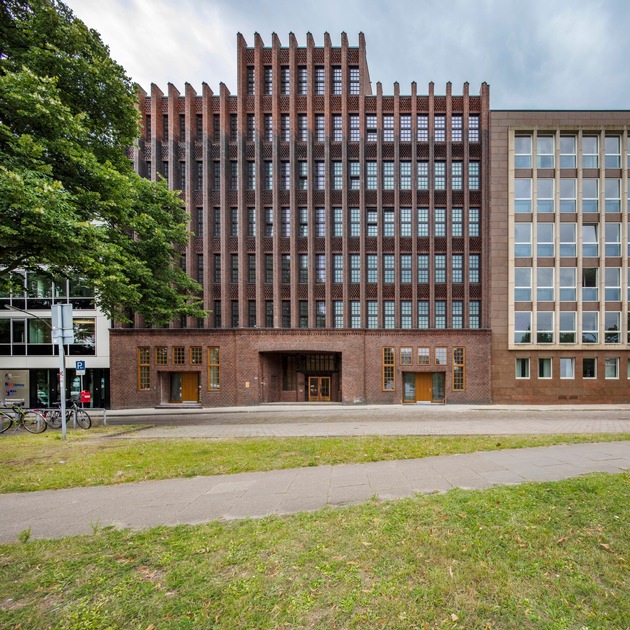 Pressemitteilung: Aus Pink University wird PINKTUM. Massiver Ausbau der Studiokapazitäten im Herzen Hamburgs