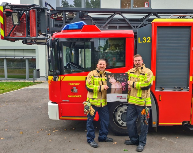 FW Grevenbroich: Aktion &quot;NovemBart&quot;: Feuerwehrleute lassen sich Bart für guten Zweck wachsen