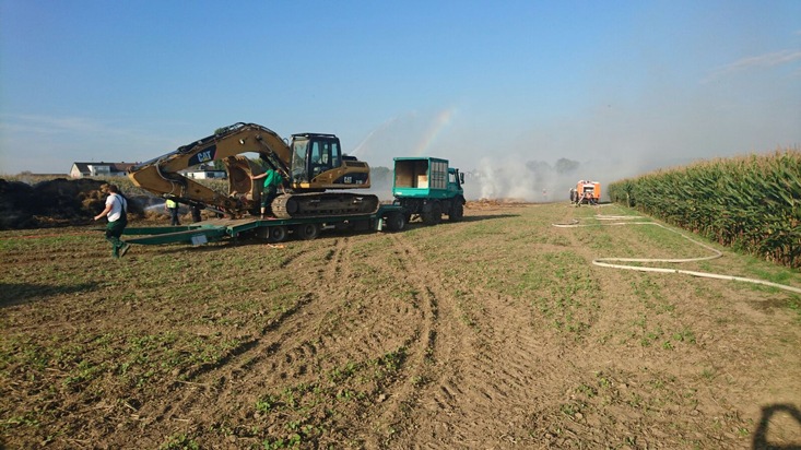 FW-RE: Erstmeldung: Strohballen in Brand