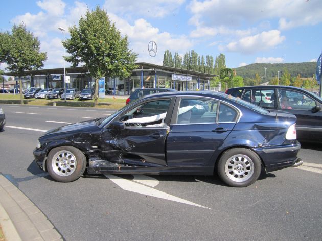 POL-NOM: Verkehrsunfall mit drei Verletzten und zwei PKW mit Totalschaden