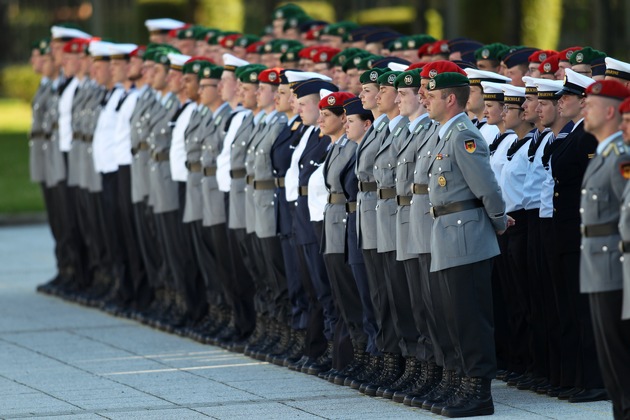 &quot;Die Rekruten&quot; beenden Grundausbildung. Mehr Bewerber bei der Bundeswehr.