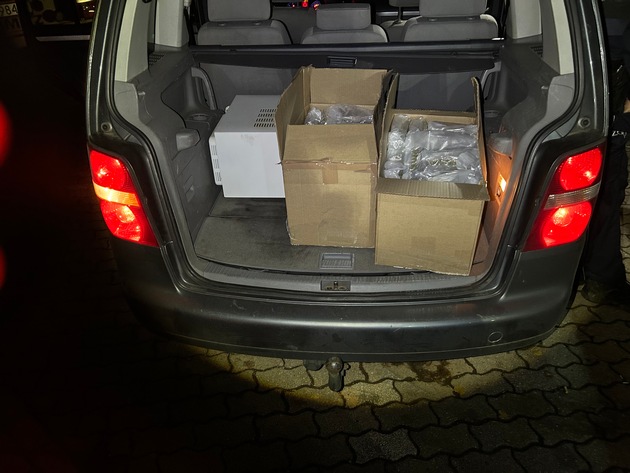 HZA-DO: Mutmaßlicher Drogenkurier flüchtet zu Fuß von der Autobahn / 12 Kilogramm Marihuana sichergestellt