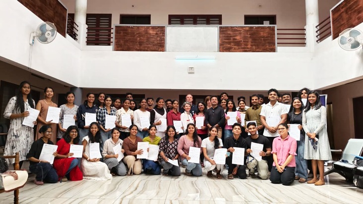 PM / / W&uuml;rzburger Rotkreuzschule gewinnt indische Pflegeauszubildende