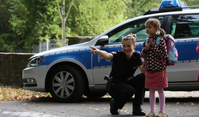 POL-OS: Sicherer Schulweg - Polizei sensibilisiert Verkehrsteilnehmer für verstärkten Schulbetrieb jüngerer Schüler