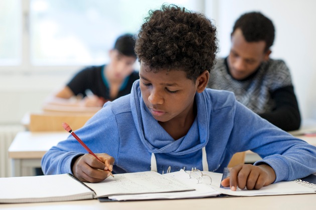 La situation des enfants réfugiés en Suisse / Les enfants ont besoin de sécurité et de formation