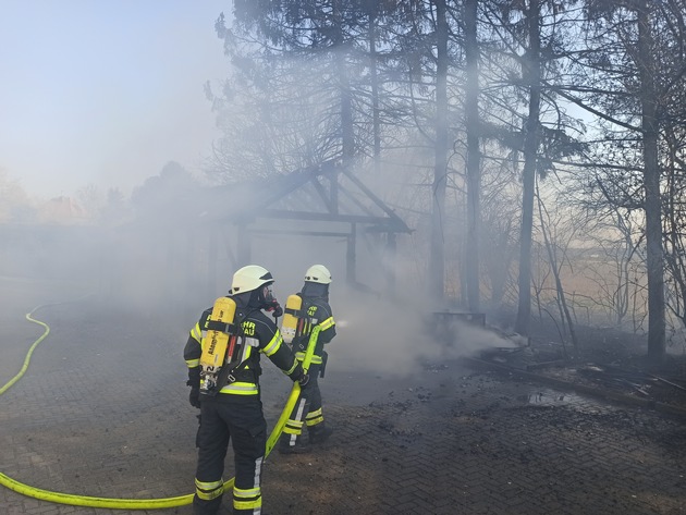 FW-KLE: Brand eines Kleingebäudes an einer Senioreneinrichtung
