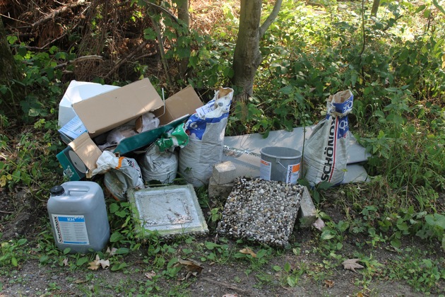 POL-PDMT: Müllablagerung im Früchter Wald