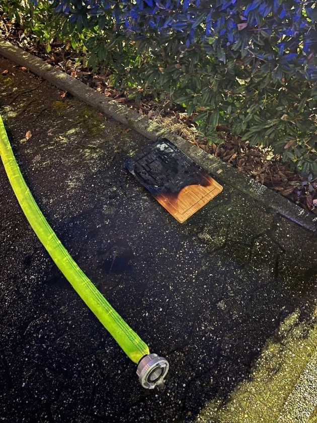 FW Ratingen: Kellerbrand in Ratingen-Lintorf