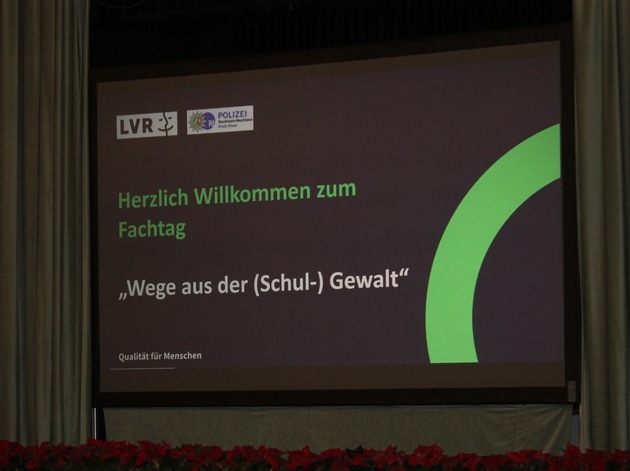 POL-KLE: Kreis Kleve - Gemeinsame Presseerklärung der LVR-Klinik Bedburg-Hau und der Polizei Kleve: &quot;Wege aus der (Schul-)Gewalt&quot; / 200 engagierte Teilnehmerinnen und -Teilnehmer beim 1. Fachtag in Bedburg-Hau