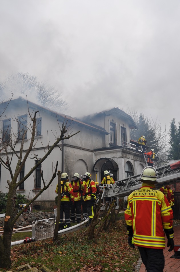 POL-WL: Haus nach Feuer unbewohnbar