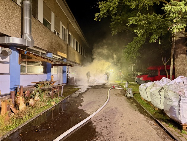 FW Stockach: Brand am Gebäude