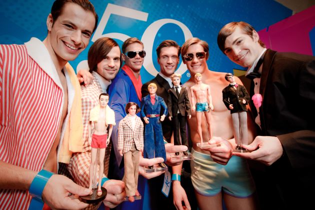 Bekommt Ken Barbie zurück? / Auf der Nürnberger Spielwarenmesse feierte der Plastik-Mann sein Comeback und warb zu seinem 50. Jubiläum mit viel Gefühl um das Herz von Barbie (mit Bild)
