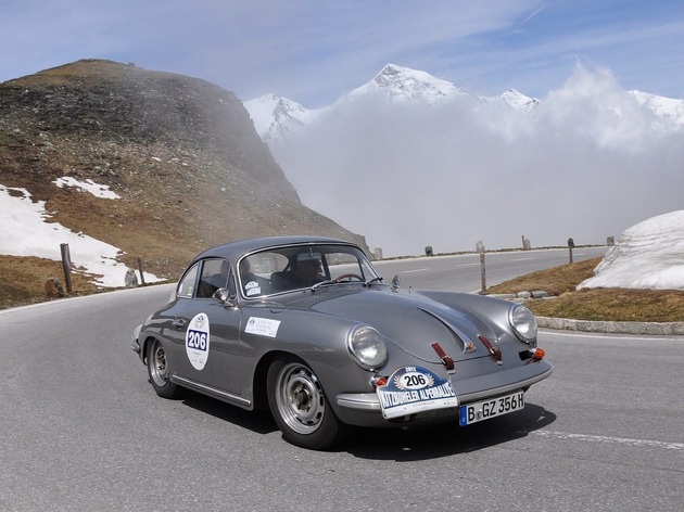 Automobilklassiker. Alpenpässe. Abenteuer. 
30 Jahre Kitzbüheler Alpenrallye - BILD