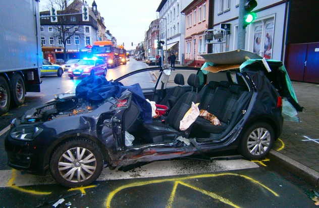 FW-EN: Schwerer Verkehrsunfall auf der Hagener Str.