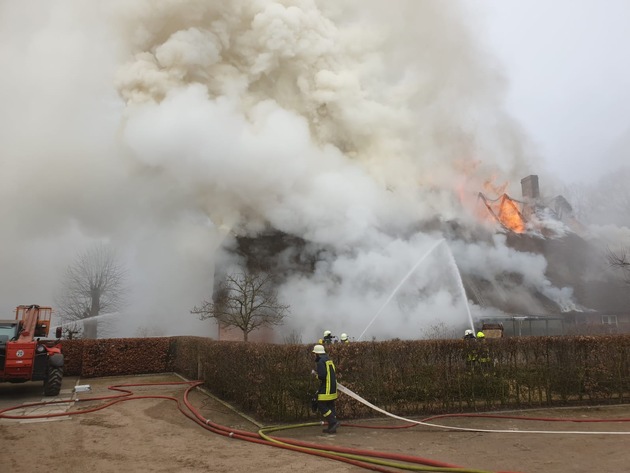 FW-RD: Grossbrand auf landwirtschaftlichen Anwesen in Beringstedt, Ortsteil Ostermühlen
