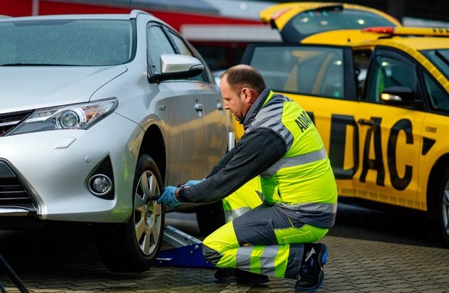 Einsätze für Pannenhilfe in Hessen steigen weiter an  / ADAC Pannenhilfebilanz 2024: Batterie bleibt Hauptproblem