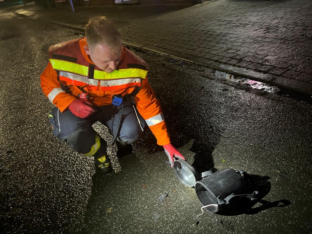 FW Celle: Starkregen, Brandgeruch, Wasserrohrbruch und eine Schlange fordern Celler Feuerwehr in der Nacht!