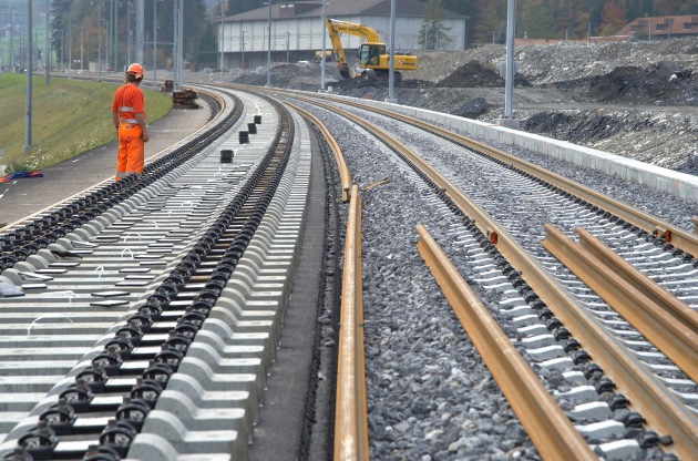 Die Swiss Track Systems AG (STS) baut in Frutigen eine schotterlose Bahn-Teststrecke