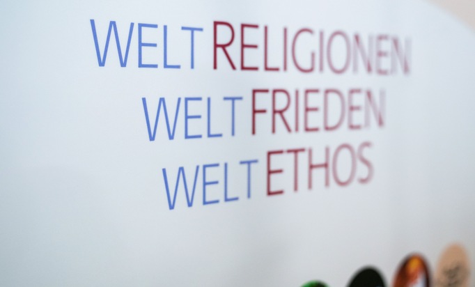 LKA-BW: Kunstausstellung &quot;Weltreligionen - Weltfrieden - Weltethos&quot; macht Halt beim Landeskriminalamt Baden-Württemberg
