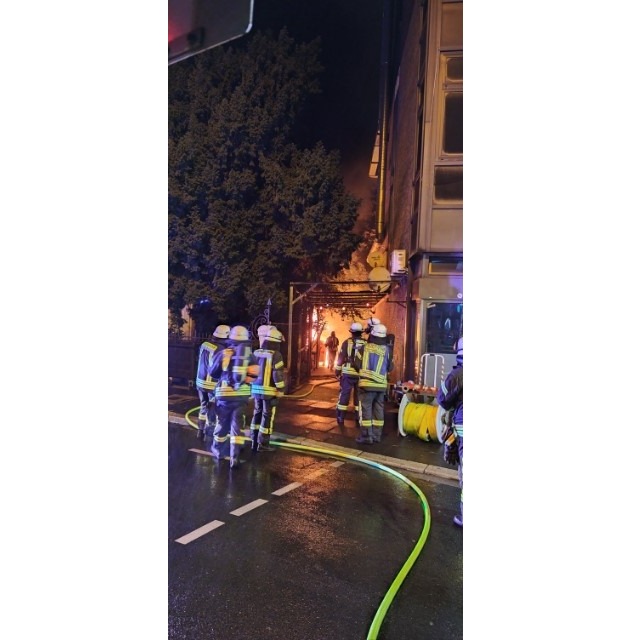 FW-BN: Schneller Einsatz der Feuerwehr verhindert weiteren Schaden