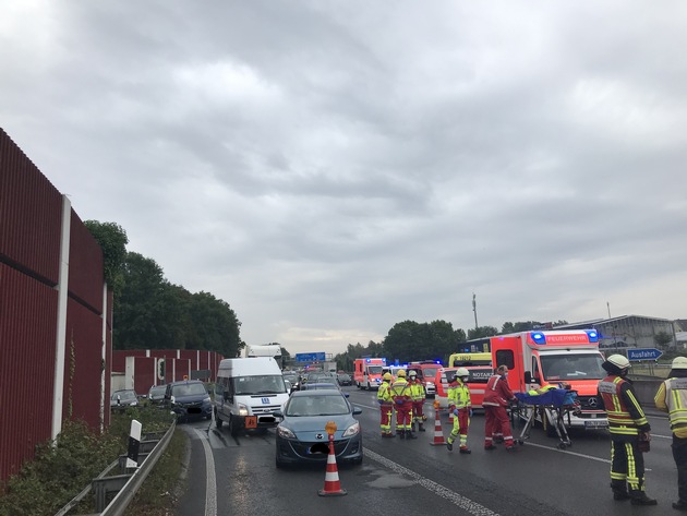 FW-BO: Vier Verletzte Personen bei Verkehrsunfall auf der Autobahn
