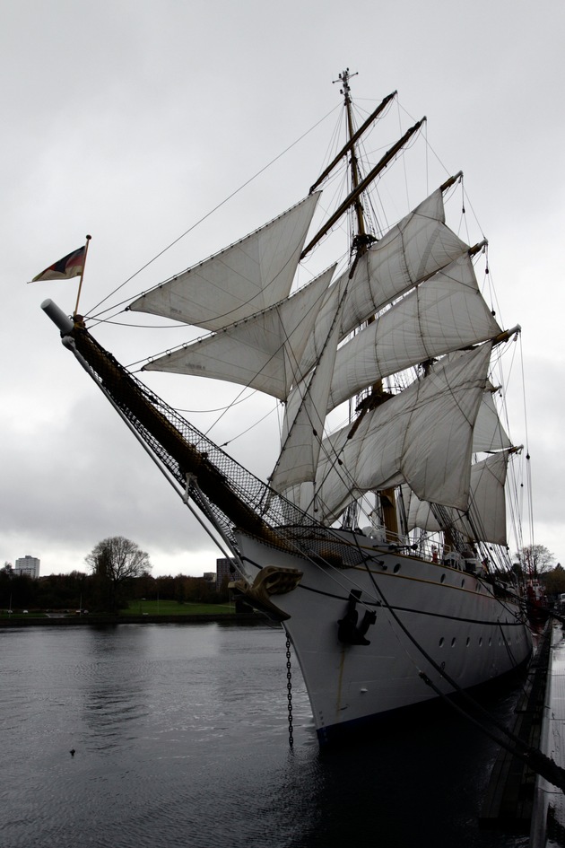 Segel setzen mit Kurs Atlantik - Das Segelschulschiff &quot;Gorch Fock&quot; startet zur 163. Auslandsausbildungsreise (FOTO)