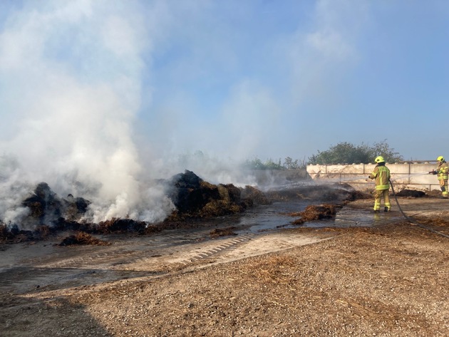 FW Ratingen: Brandgeruch in Ratingen - Homberg durch schwelenden Misthaufen - Feuerwehr im Einsatz