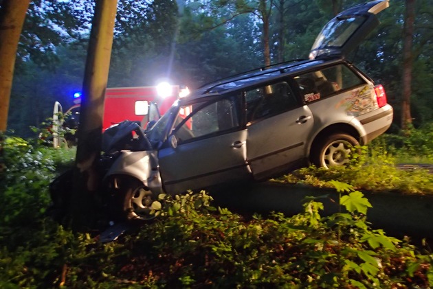 FW-PL: Schwerer Verkehrsunfall auf Bundesstraße 236 in Plettenberg