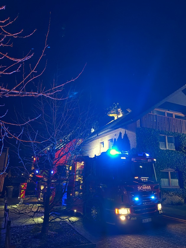 FW Horn-Bad Meinberg: Kaminbrand beschäftigt Feuerwehr am Montag Abend