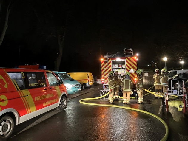 FW Hannover: Feuerwehr löscht zwei Kellerbrände in Hannover-Bemerode