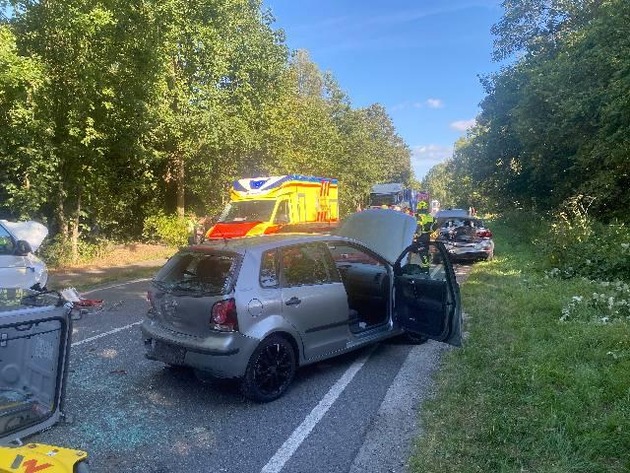 POL-STD: Auffahrunfall mit sechs beteiligten Fahrzeugen sorgt für erhebliche Verkehrsbehinderungen im Stader Feierabendverkehr