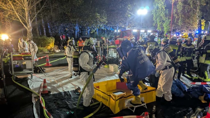 FW-EN: Gefahrgutübung in Industriebetrieb - erfolgreiche Zusammenarbeit aller Einsatzkräfte