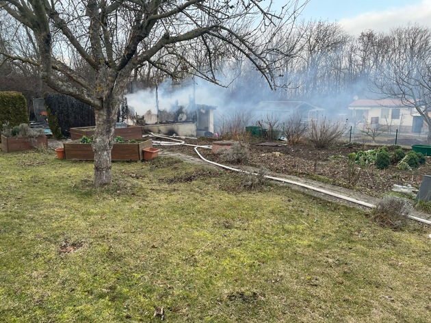 LPI-EF: Gartenhaus in Vollbrand