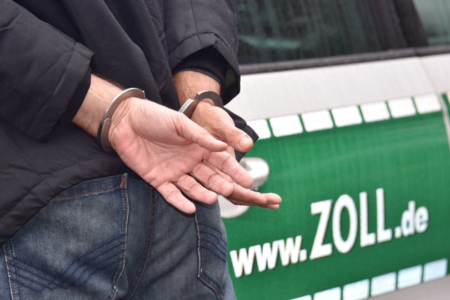 ZOLL-E: Zollfahndung Essen - Haftstrafen gegen Zigarettenhehler 
- Zwei Männer zu insgesamt acht Jahren und sechs Monaten Haft verurteilt