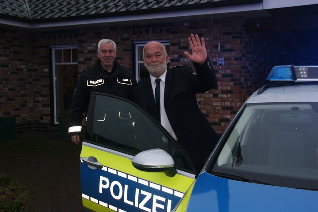 POL-WHV: Neuer Leiter der Polizeistation Zetel und Verabschiedung vom &quot;uniformierten Schimanski&quot;